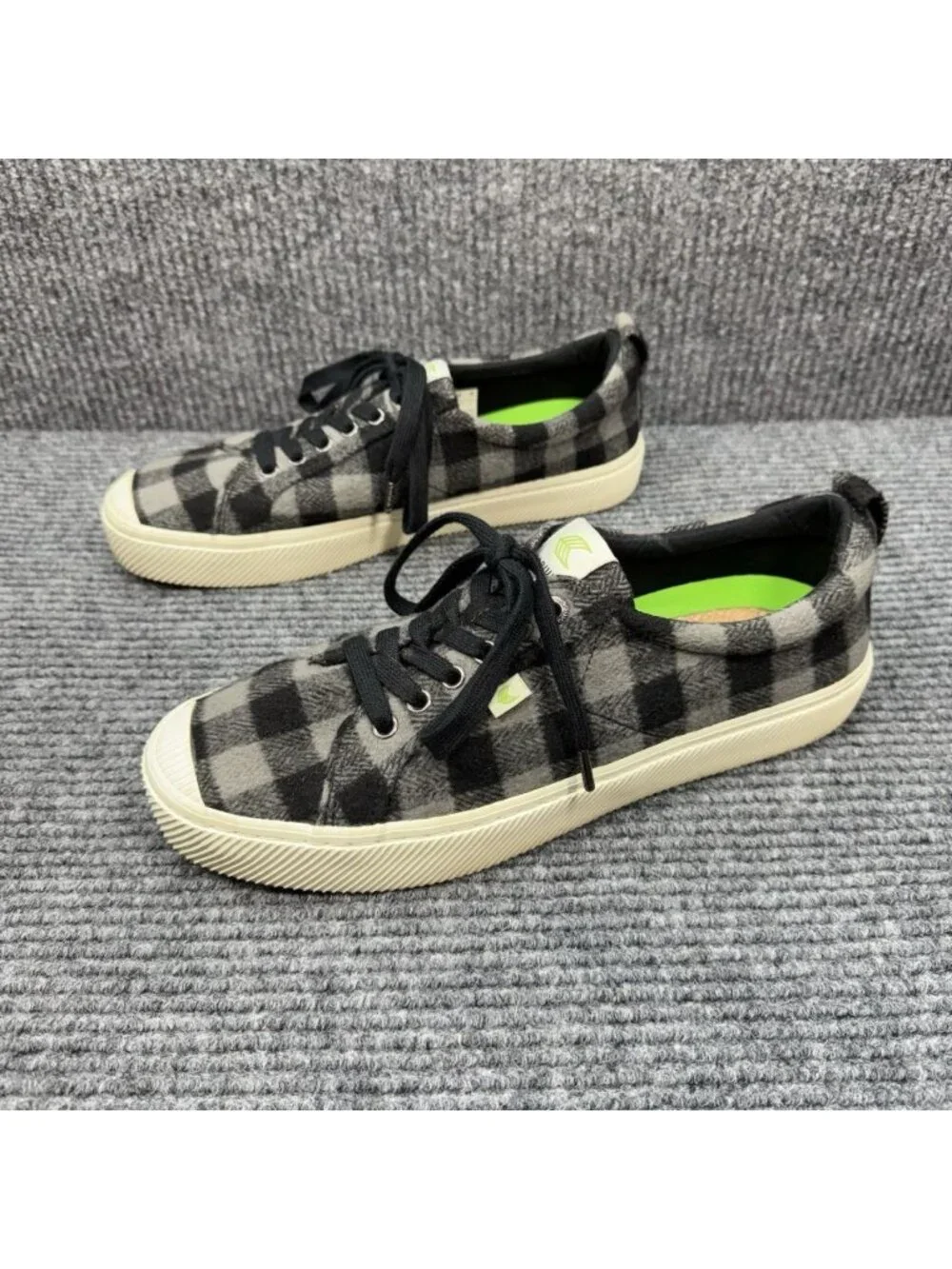 Cariuma Plaid Sneakers Mens 10.5 Womens 12 Gray Black Sustainable Bamboo Low Top